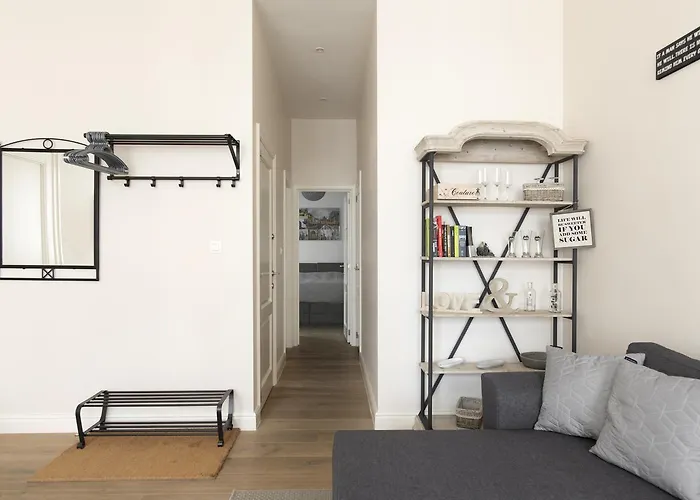 Cozy & Bright Apartment